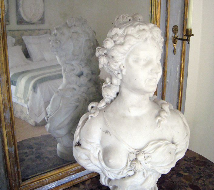 Private Lives Interior Design Portfolio -  Detail - 18th century bust